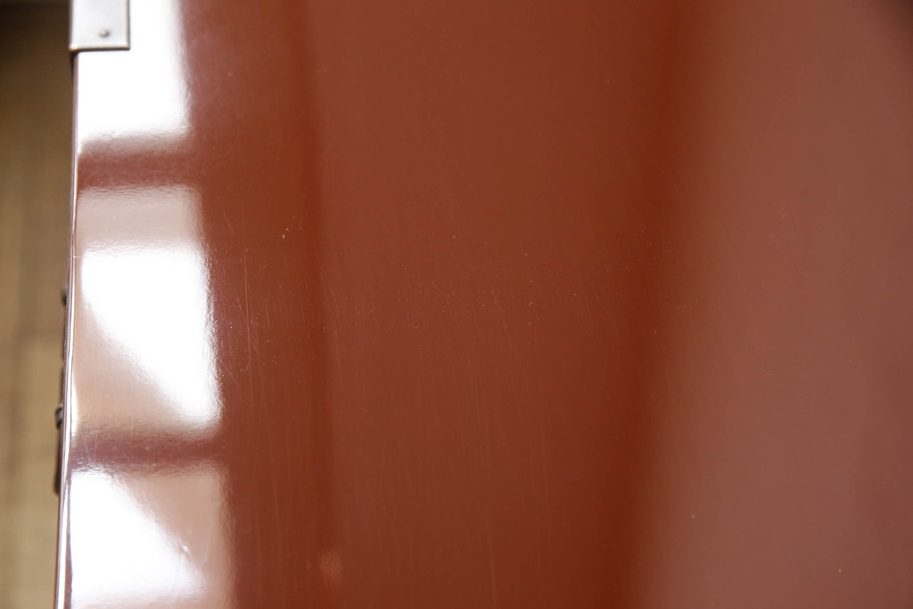 中古　美品!!　欅産業製　特注　漆塗り　朱塗り　上品な牡丹の金具がアクセントの米沢箪笥サイドボード(和タンス、収納たんす、引き出し)(定価約150万円)(R-066398)