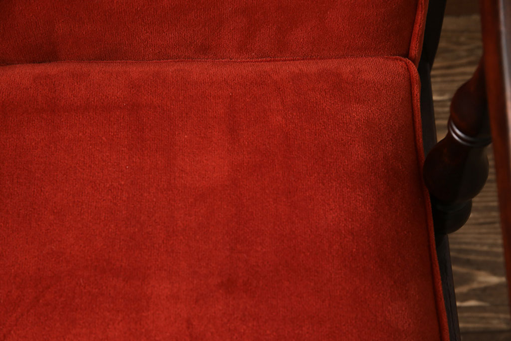 中古　松本民芸家具　赤色の生地がレトロで印象的な1人掛けソファ(チェア、一人掛けソファ)(R-052325)