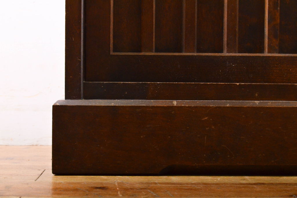 中古　北海道民芸家具　シンプルながらもクラシカルな雰囲気漂う本棚(ブックシェルフ、飾り棚、収納棚、ブックケース、キャビネット)(R-061681)