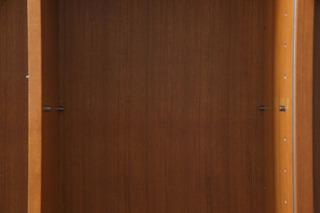 和製ビンテージ　美品　チーク材　北欧スタイルの空間づくりに活躍する蛇腹扉(シャッター)付き二段重ねキャビネット(食器棚、収納棚、本箱、ブックケース、飾り棚、ヴィンテージ)(R-051914)