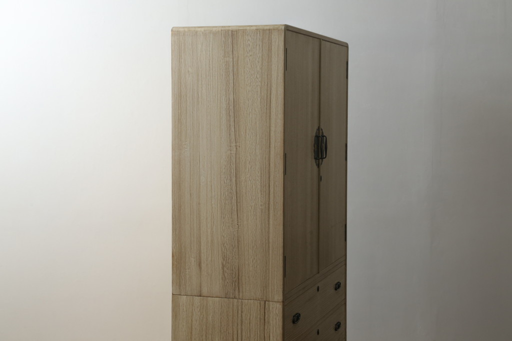 中古　柔らかな色合いと上品な佇まいが魅力的な加茂総桐箪笥(並厚、総桐たんす、衣装箪笥、着物箪笥、和タンス、引き出し)(R-075702)
