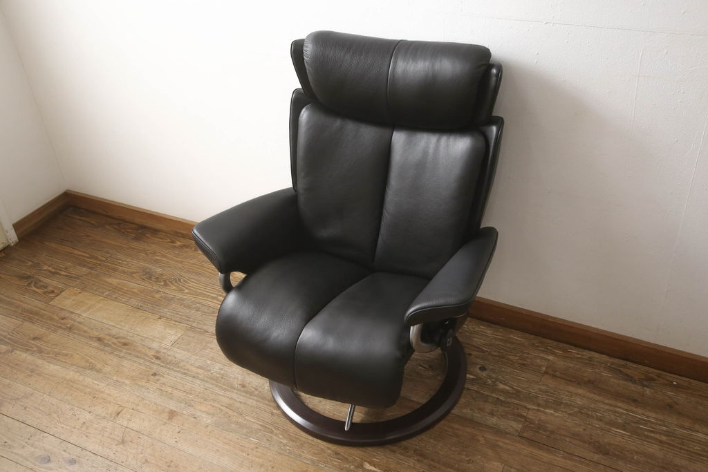 中古　美品　EKORNES(エコーネス)　Stressless(R) Magic　シグニチャー　Mサイズ　本革　オットマン付きストレスレスチェア(レザー、リクライニングチェア、一人掛けソファ、1P、アームチェア)(定価約66万円)(R-060138)