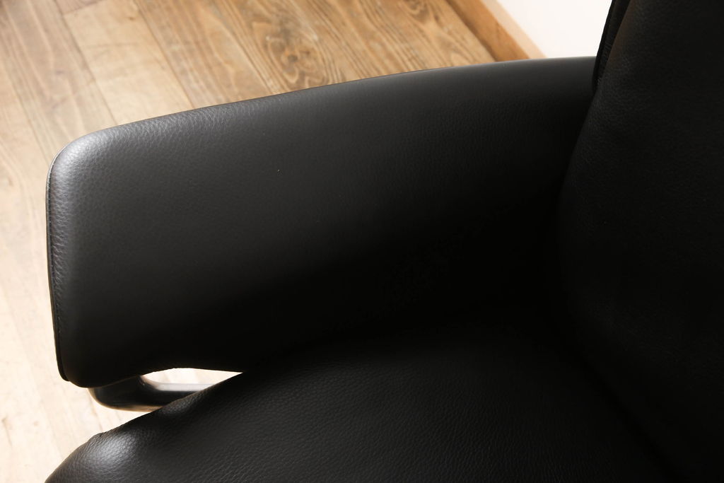 中古　美品　EKORNES(エコーネス)　Stressless Magic(ストレスレス マジック)　シグニチャー　Mサイズ　本革　オットマン付きストレスレスチェア(レザー、リクライニングチェア、一人掛けソファ、1P、アームチェア)(定価約66万円)(R-060138)