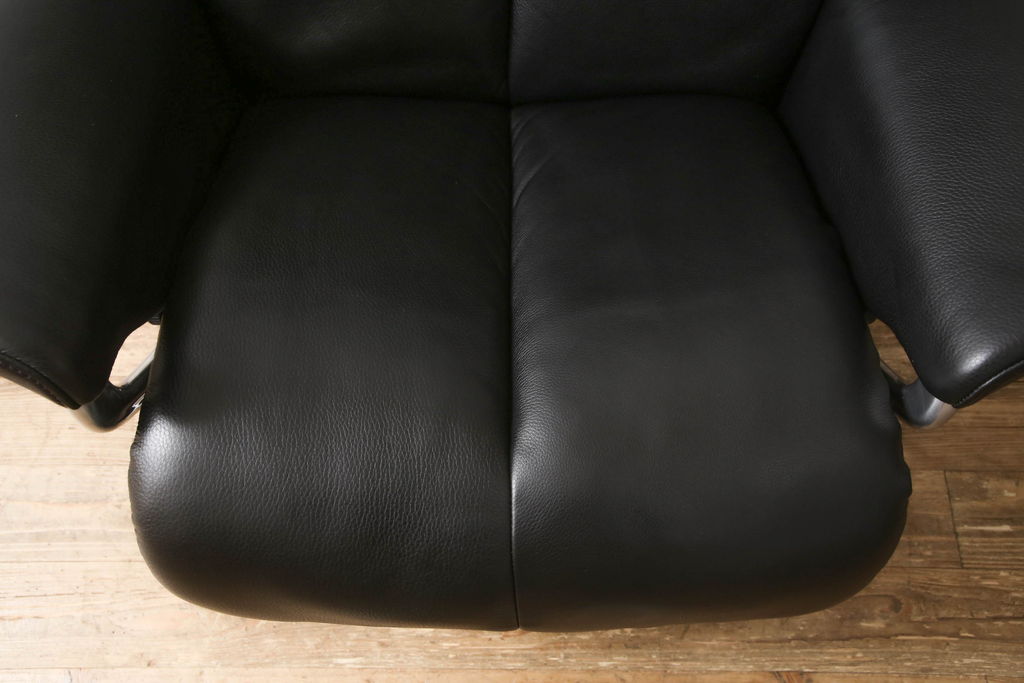 中古　美品　EKORNES(エコーネス)　Stressless(R) Magic　シグニチャー　Mサイズ　本革　オットマン付きストレスレスチェア(レザー、リクライニングチェア、一人掛けソファ、1P、アームチェア)(定価約66万円)(R-060138)