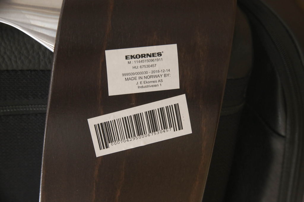 中古　美品　EKORNES(エコーネス)　Stressless Magic(ストレスレス マジック)　シグニチャー　Mサイズ　本革　オットマン付きストレスレスチェア(レザー、リクライニングチェア、一人掛けソファ、1P、アームチェア)(定価約66万円)(R-060138)