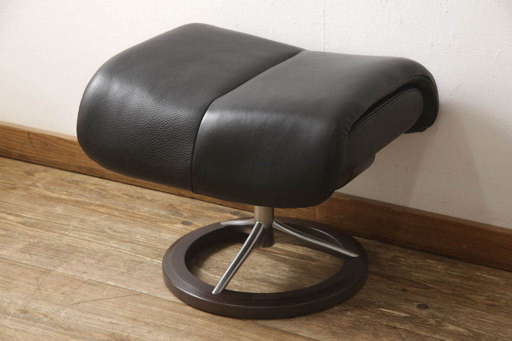 中古　美品　EKORNES(エコーネス)　Stressless(R) Magic　シグニチャー　Mサイズ　本革　オットマン付きストレスレスチェア(レザー、リクライニングチェア、一人掛けソファ、1P、アームチェア)(定価約66万円)(R-060138)