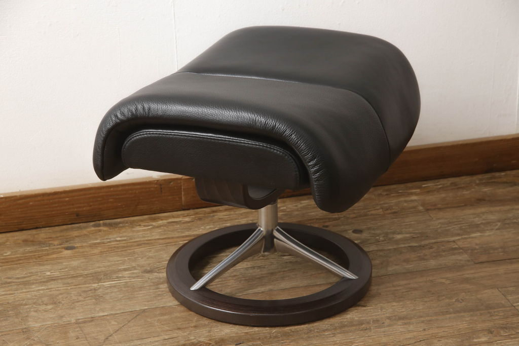 中古　美品　EKORNES(エコーネス)　Stressless(R) Magic　シグニチャー　Mサイズ　本革　オットマン付きストレスレスチェア(レザー、リクライニングチェア、一人掛けソファ、1P、アームチェア)(定価約66万円)(R-060138)