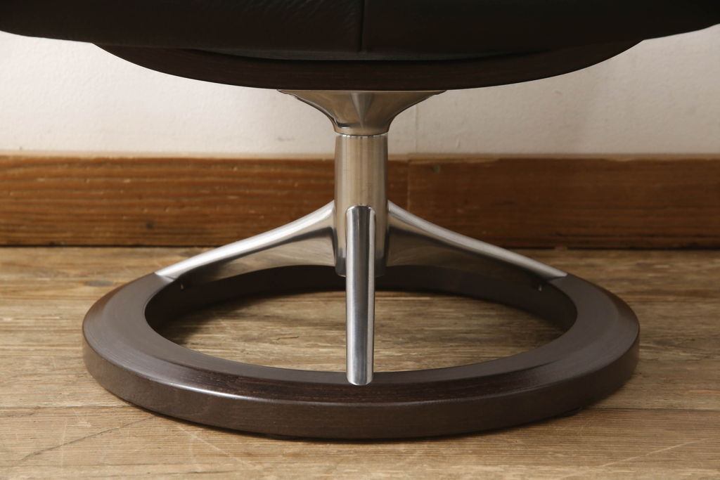 中古　美品　EKORNES(エコーネス)　Stressless Magic(ストレスレス マジック)　シグニチャー　Mサイズ　本革　オットマン付きストレスレスチェア(レザー、リクライニングチェア、一人掛けソファ、1P、アームチェア)(定価約66万円)(R-060138)
