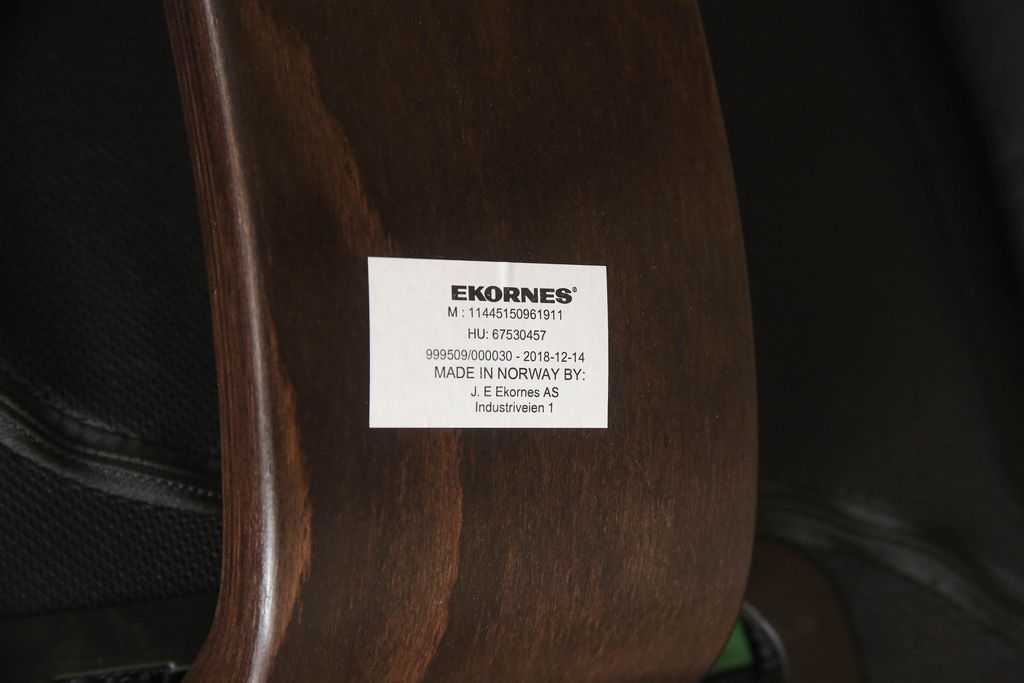 中古　美品　EKORNES(エコーネス)　Stressless Magic(ストレスレス マジック)　シグニチャー　Mサイズ　本革　オットマン付きストレスレスチェア(レザー、リクライニングチェア、一人掛けソファ、1P、アームチェア)(定価約66万円)(R-060138)