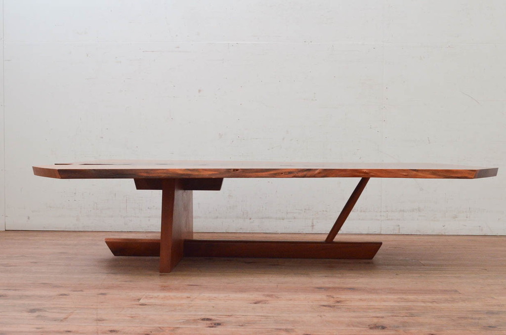 和製ビンテージ　レア　ジョージナカシマ　刻印なしの年代もの!!　小田急ハルク購入　MINGURENII COFFEE TABLE　濃淡の杢目が魅力的!素材のかたちを贅沢に活かしたコーヒーテーブル(ジョージ・ナカシマ、ミングレンII、ローテーブル、リビングテーブル、センターテーブル、ヴィンテージ、契り)(R-074177)