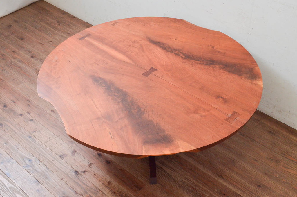 和製ビンテージ　レア　ジョージナカシマ　刻印なしの年代もの!!　小田急ハルク購入　ROUND TABLE　素材のかたちと杢目を活かしたラウンドテーブル(ジョージ・ナカシマ、丸テーブル、ローテーブル、リビングテーブル、センターテーブル、ヴィンテージ、契り)(R-074179)