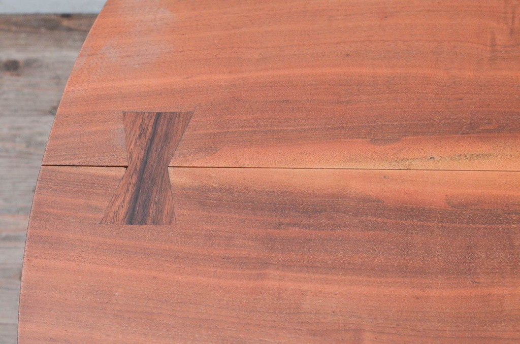 和製ビンテージ　レア　ジョージナカシマ　刻印なしの年代もの!!　小田急ハルク購入　ROUND TABLE　素材のかたちと杢目を活かしたラウンドテーブル(ジョージ・ナカシマ、丸テーブル、ローテーブル、リビングテーブル、センターテーブル、ヴィンテージ、契り)(R-074179)