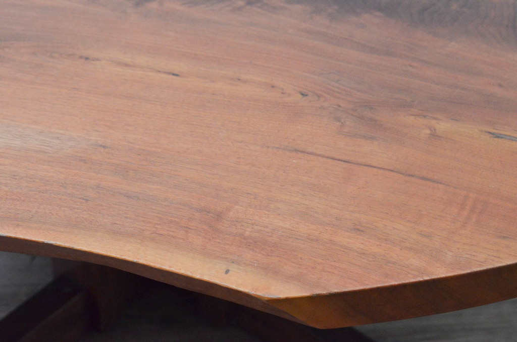 和製ビンテージ　レア　ジョージナカシマ　刻印なしの年代もの!!　小田急ハルク購入　ROUND TABLE　素材のかたちと杢目を活かしたラウンドテーブル(ジョージ・ナカシマ、丸テーブル、ローテーブル、リビングテーブル、センターテーブル、ヴィンテージ、契り)(R-074179)