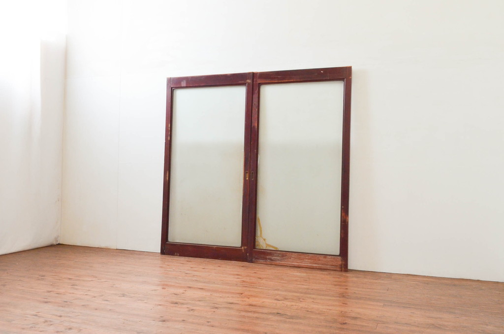 アンティーク建具　総欅(ケヤキ)材　漆塗りが上品な大判ガラス戸2枚セット(引き戸)(R-074218)