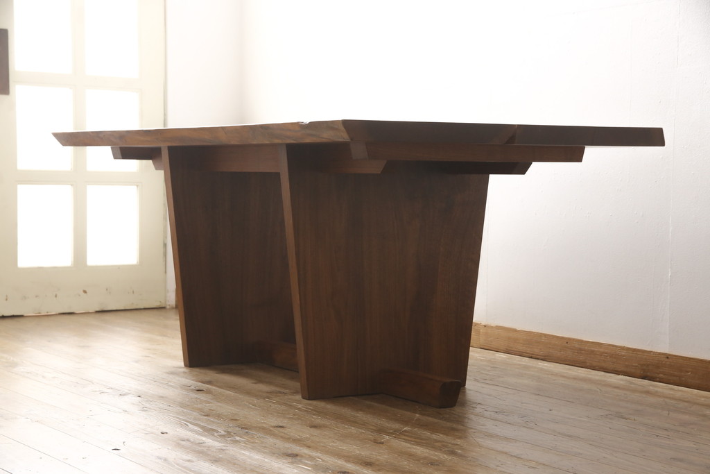 中古　美品　ジョージナカシマ(桜製作所)　MINGUREN DINING(ミングレンダイニング)　美しい木目とどっしりとした佇まいが魅力的なダイニングテーブル(ジョージ・ナカシマ)(定価約120万円)(R-057187)