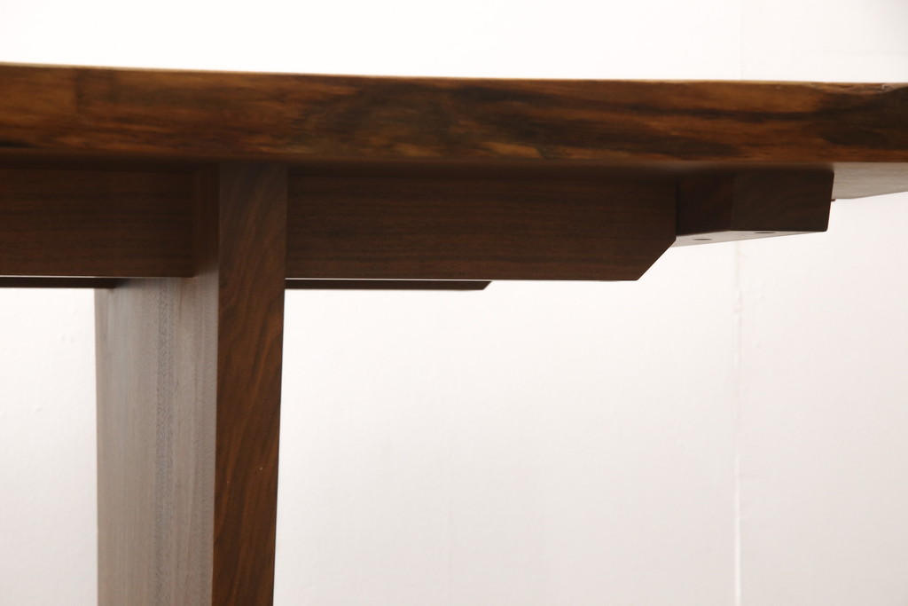 中古　美品　ジョージナカシマ(桜製作所)　MINGUREN DINING(ミングレンダイニング)　美しい木目とどっしりとした佇まいが魅力的なダイニングテーブル(ジョージ・ナカシマ)(定価約120万円)(R-057187)