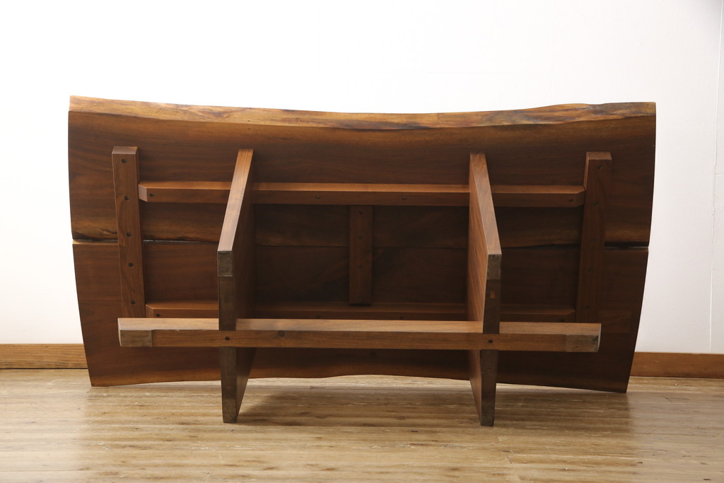 中古　美品　ジョージナカシマ(桜製作所)　MINGUREN DINING(ミングレンダイニング)　美しい木目とどっしりとした佇まいが魅力的なダイニングテーブル(ジョージ・ナカシマ)(定価約120万円)(R-057187)