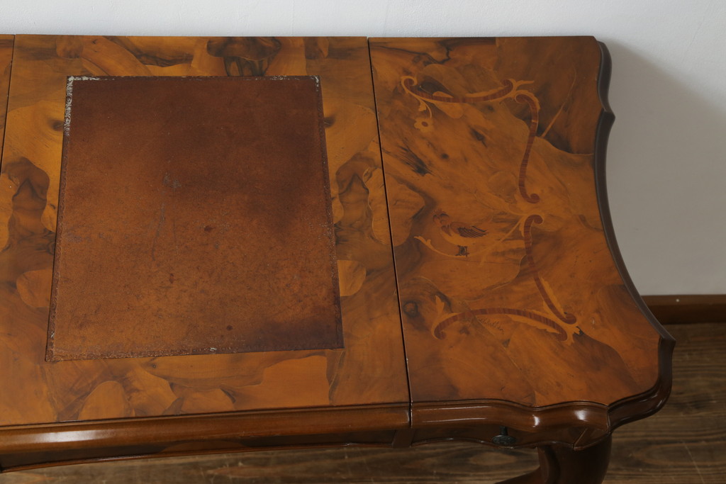 中古　美品　C.M.T.社　CONSORZIO MOBILIERI D'ARTE　象嵌入り　品のある佇まいの猫脚ドレッサー(デスク、コンソールテーブル、机、化粧台、鏡台、ミラー)(R-069229)