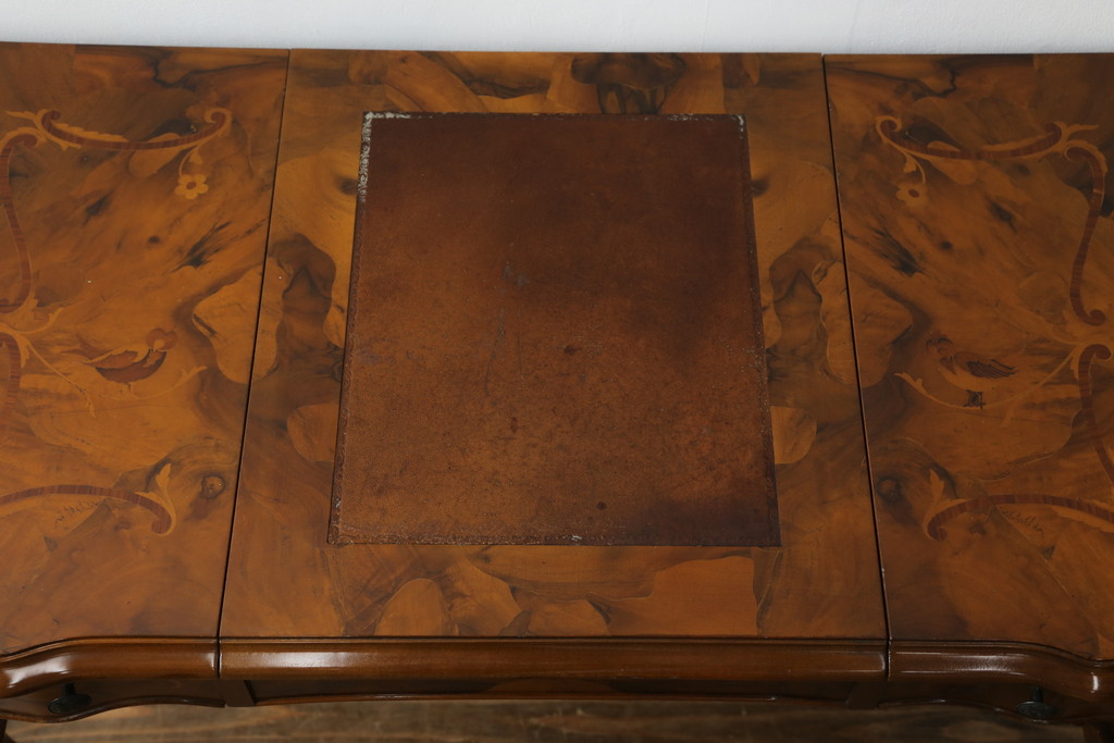中古　美品　C.M.T.社　CONSORZIO MOBILIERI D'ARTE　象嵌入り　品のある佇まいの猫脚ドレッサー(デスク、コンソールテーブル、机、化粧台、鏡台、ミラー)(R-069229)