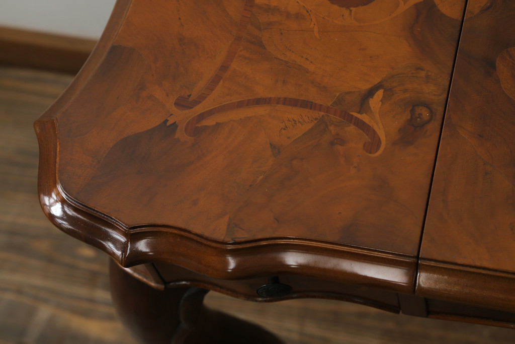 中古　美品　C.M.T.社　CONSORZIO MOBILIERI D'ARTE　象嵌入り　品のある佇まいの猫脚ドレッサー(デスク、コンソールテーブル、机、化粧台、鏡台、ミラー)(R-069229)