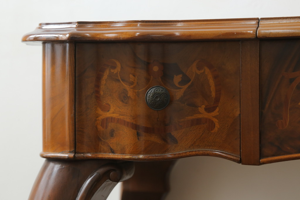 中古　美品　C.M.T.社　CONSORZIO MOBILIERI D'ARTE　象嵌入り　品のある佇まいの猫脚ドレッサー(デスク、コンソールテーブル、机、化粧台、鏡台、ミラー)(R-069229)