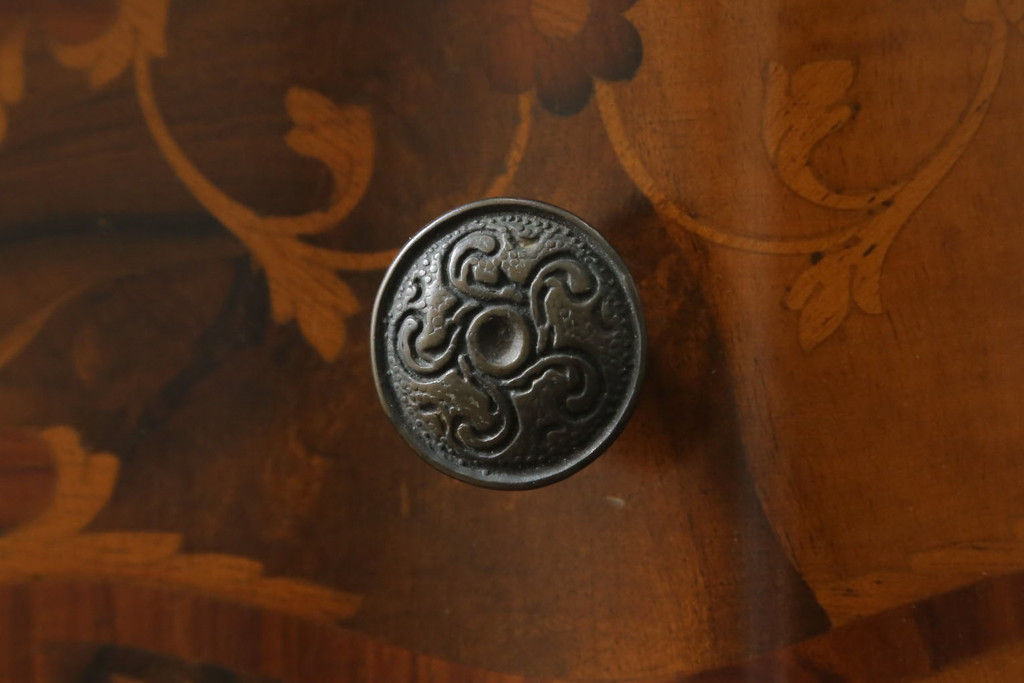 中古　美品　C.M.T.社　CONSORZIO MOBILIERI D'ARTE　象嵌入り　品のある佇まいの猫脚ドレッサー(デスク、コンソールテーブル、机、化粧台、鏡台、ミラー)(R-069229)