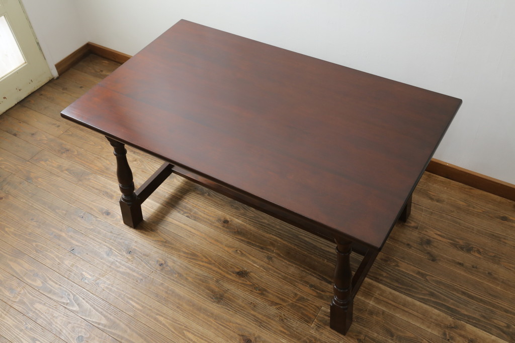 中古　美品　松本民芸家具　シックな色合いで落ち着いた佇まいが魅力のD型食卓(ダイニングテーブル、2人掛け、4人掛け、作業台)(定価約26万円)(R-068200)