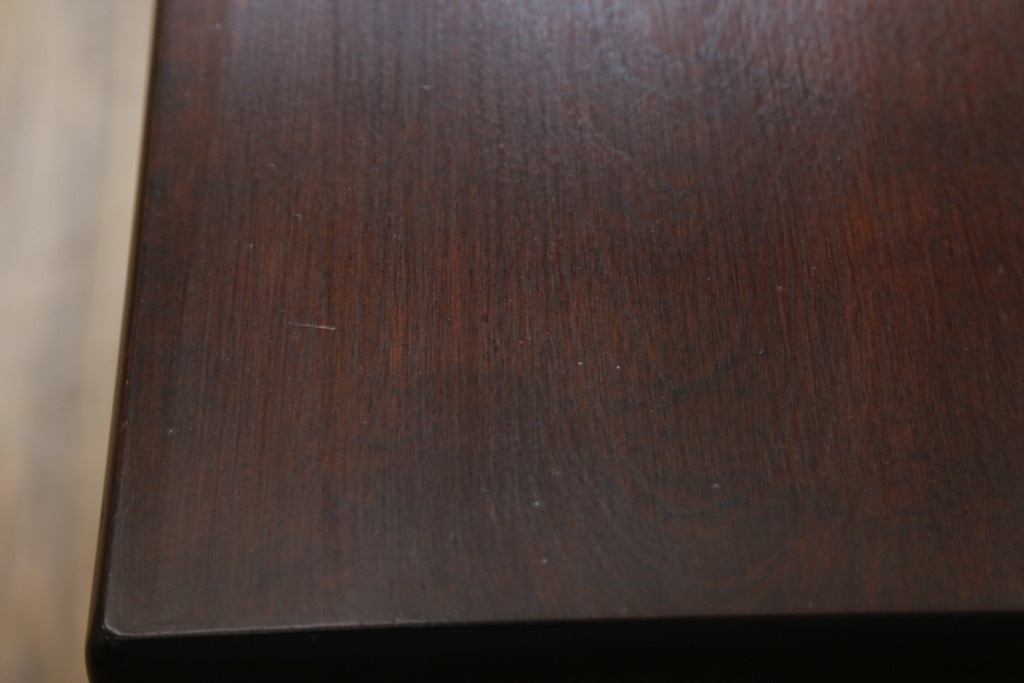 中古　美品　松本民芸家具　シックな色合いで落ち着いた佇まいが魅力のD型食卓(ダイニングテーブル、2人掛け、4人掛け、作業台)(定価約26万円)(R-068200)