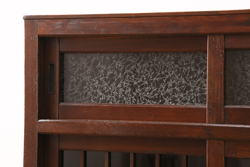 アンティーク家具　和製アンティーク　昭和初期　古い木味が懐かしい雰囲気漂う収納棚(戸棚、キャビネット)(R-038437)