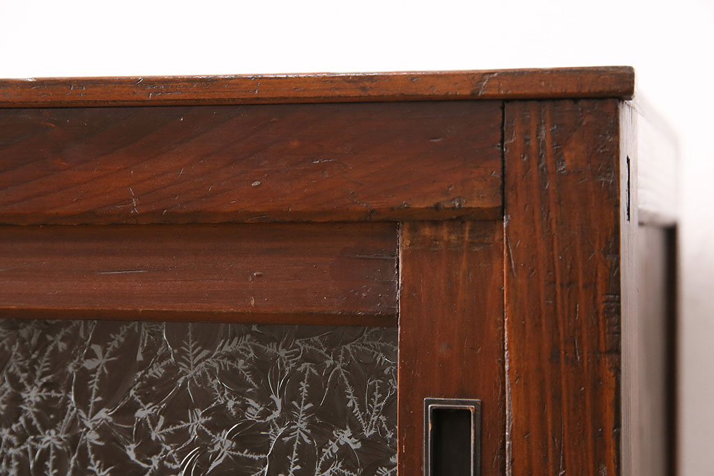 アンティーク家具　和製アンティーク　昭和初期　古い木味が懐かしい雰囲気漂う収納棚(戸棚、キャビネット)(R-038437)
