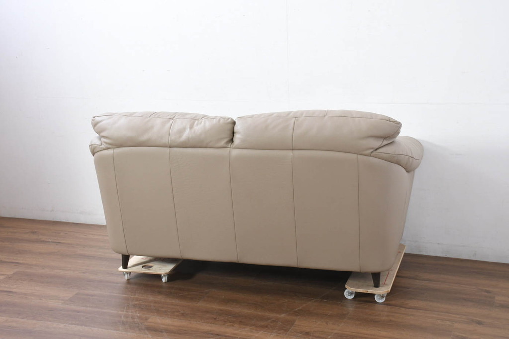 中古　超美品　フランスベッド取り扱い　イタリア　サコモディ(S'ACCOMODI)　上質な本革を使用した2Pソファ(レザー、アームソファ、二人掛け、2人掛け)(定価約32万円)(R-082334)