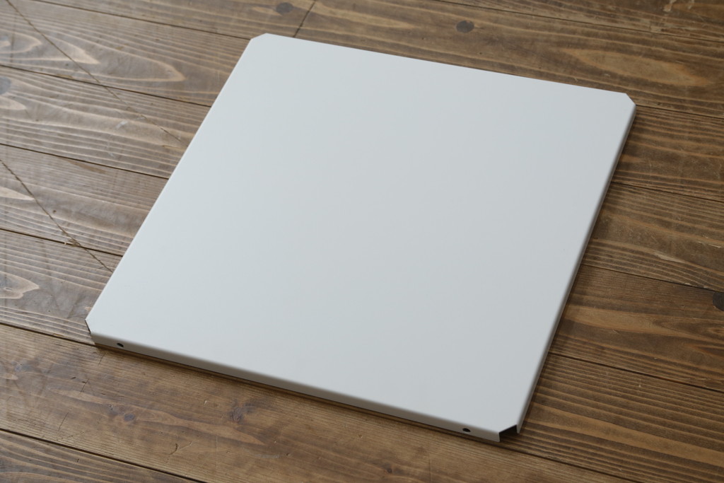 中古　短期展示品　極美品　コクヨ(KOKUYO)　リージョン(Region)　ボックス脚 円形テーブル(LT-RGC12M)　グレインドホワイト　シンプルですっきりとした佇まいが魅力のミーティングテーブル(オフィスデスク、会議テーブル、ラウンドテーブル、丸テーブル、ワークデスク)(定価約15万9千円)(R-066885)