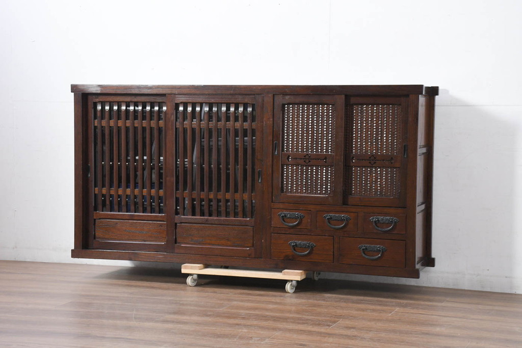 中古　民芸家具　栗材　和の趣溢れる水屋箪笥サイドボード(食器棚、収納棚、戸棚、カップボード、サイドキャビネット)(R-082316)
