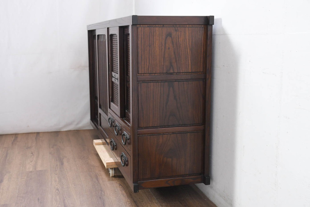 中古　民芸家具　栗材　和の趣溢れる水屋箪笥サイドボード(食器棚、収納棚、戸棚、カップボード、サイドキャビネット)(R-082316)
