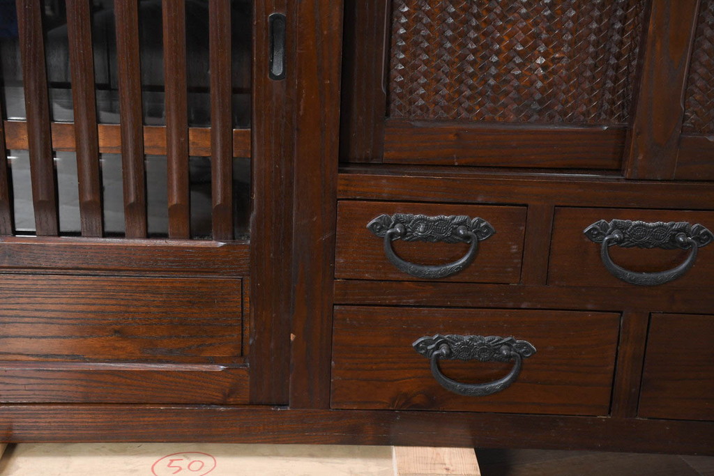 中古　民芸家具　栗材　和の趣溢れる水屋箪笥サイドボード(食器棚、収納棚、戸棚、カップボード、サイドキャビネット)(R-082316)