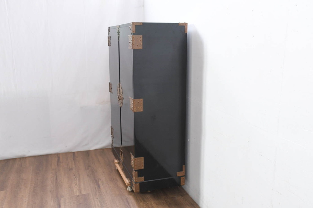 中古　美品!!　国産　職人手作り　高級家具　手打ち銅金具が素敵な黒漆塗りの民芸和箪笥(観音箪笥、着物箪笥、衣装箪笥、整理箪笥、収納箪笥、引き出し、チェスト)(R-082318)
