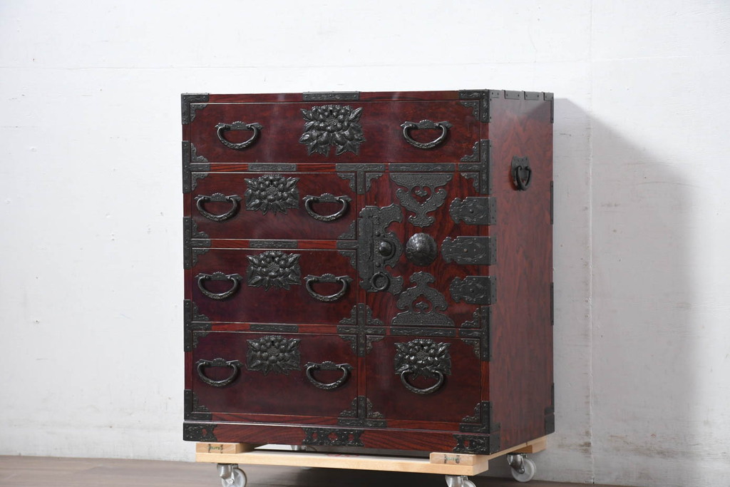 中古　熊野洞　木地呂塗り　漆塗り　力強い手打ち金具が魅力の仙台箪笥(小タンス、和たんす、衣装タンス、収納箪笥、整理箪笥、チェスト、引き出し)(定価約80万円)(R-082319)