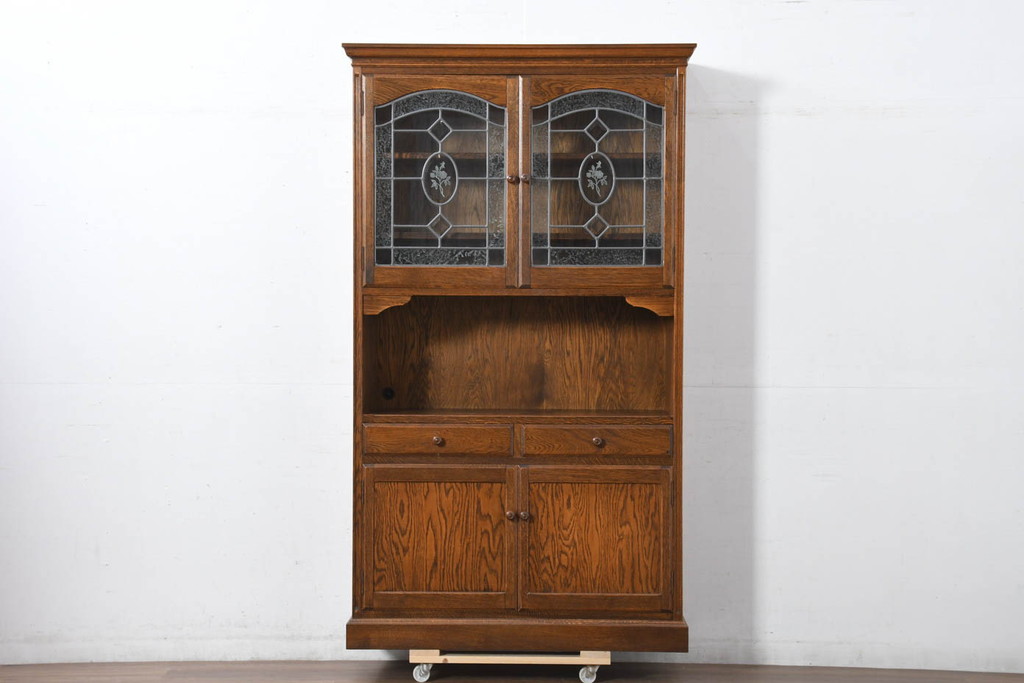 中古　美品　三越家具(現カントリーハウス)　Brugge(ブルージュ)　プロパティ　ステンドグラスが上品な印象を深めるキャビネット(食器棚、カップボード、収納棚、戸棚、飾り棚)(R-082320)