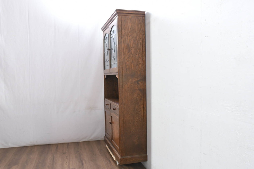 中古　美品　三越家具(現カントリーハウス)　Brugge(ブルージュ)　プロパティ　ステンドグラスが上品な印象を深めるキャビネット(食器棚、カップボード、収納棚、戸棚、飾り棚)(R-082320)
