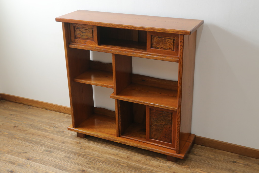 中古　美品　国産　職人手造り　総欅(ケヤキ)無垢材　漆塗り　美しい杢目を堪能できる飾り棚(茶棚、違い棚、収納棚、戸棚)(R-060858)