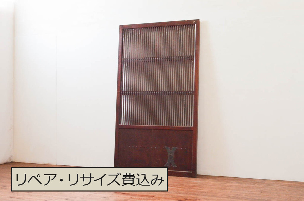 アンティーク建具　総栗材　整然と並ぶ格子が美しい格子蔵戸1枚(玄関戸、引き戸)(R-074197)