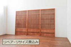 アンティーク建具　赤みがかった木色と整然と並ぶ格子が美しい裏障子付き格子戸3枚セット(引き戸、障子戸)(R-074209)