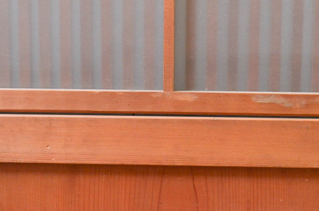 アンティーク建具　赤みがかった木色と整然と並ぶ格子が美しい裏障子付き格子戸3枚セット(引き戸、障子戸)(R-074209)