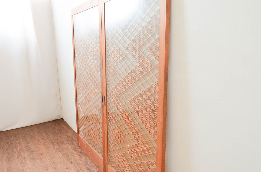 アンティーク建具　両面ガラス　繊細で上品な組子のデザインが魅力の組子入り引き戸2枚セット(引き戸、窓、ガラス戸)(R-074210)