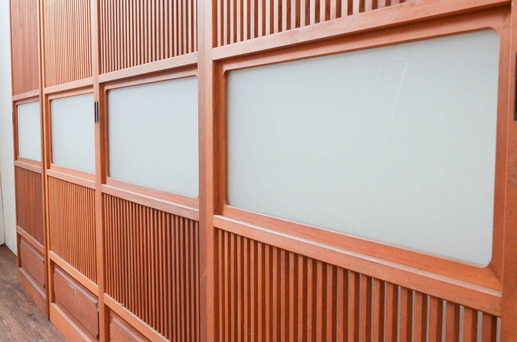 アンティーク建具　腰板欅(ケヤキ)材　上品な和空間を演出してくれる裏障子付き幅狭格子戸4枚セット(引き戸、ガラス帯戸、障子戸)(R-074212)