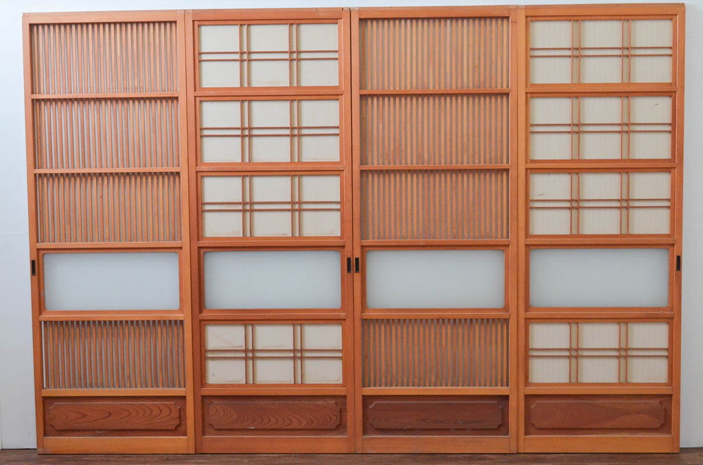 アンティーク建具　腰板欅(ケヤキ)材　上品な和空間を演出してくれる裏障子付き幅狭格子戸4枚セット(引き戸、ガラス帯戸、障子戸)(R-074212)
