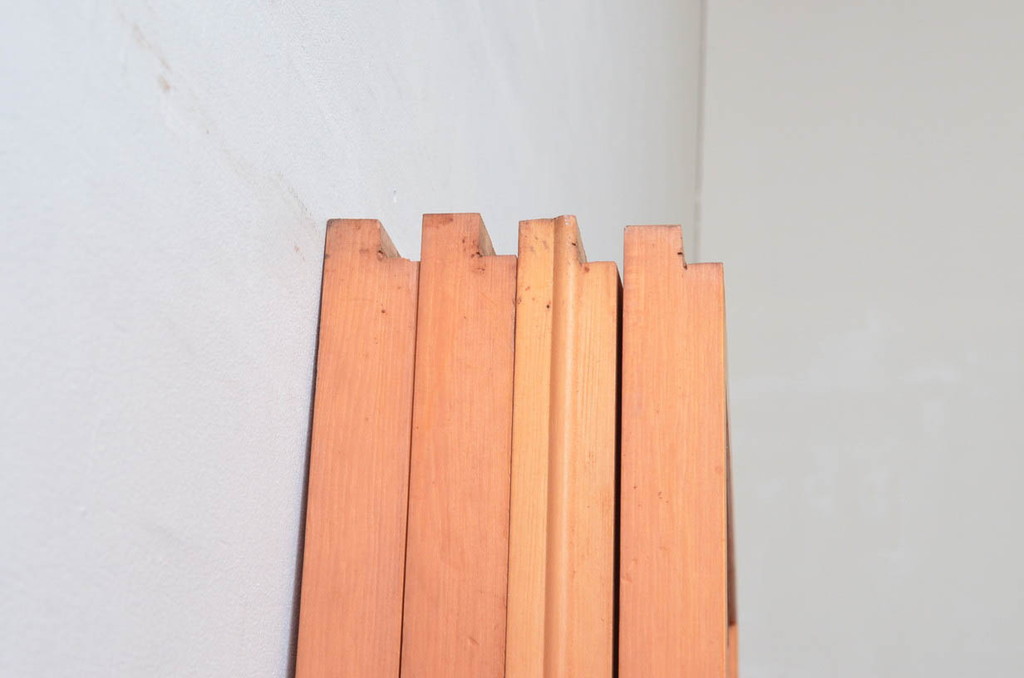 アンティーク建具　腰板欅(ケヤキ)材　上品な和空間を演出してくれる裏障子付き幅狭格子戸4枚セット(引き戸、ガラス帯戸、障子戸)(R-074212)