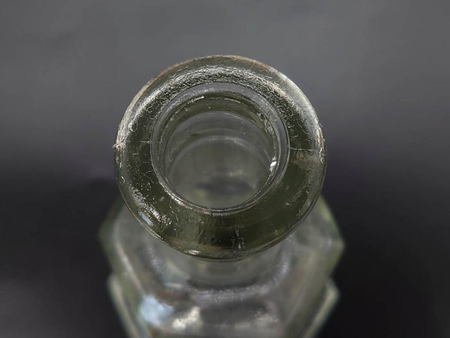 昭和初期　プレスガラス　上品なデザインが魅力のガラス瓶5点セット(バーマカレー、醤油瓶、調味料入れ、硝子)(R-082897)