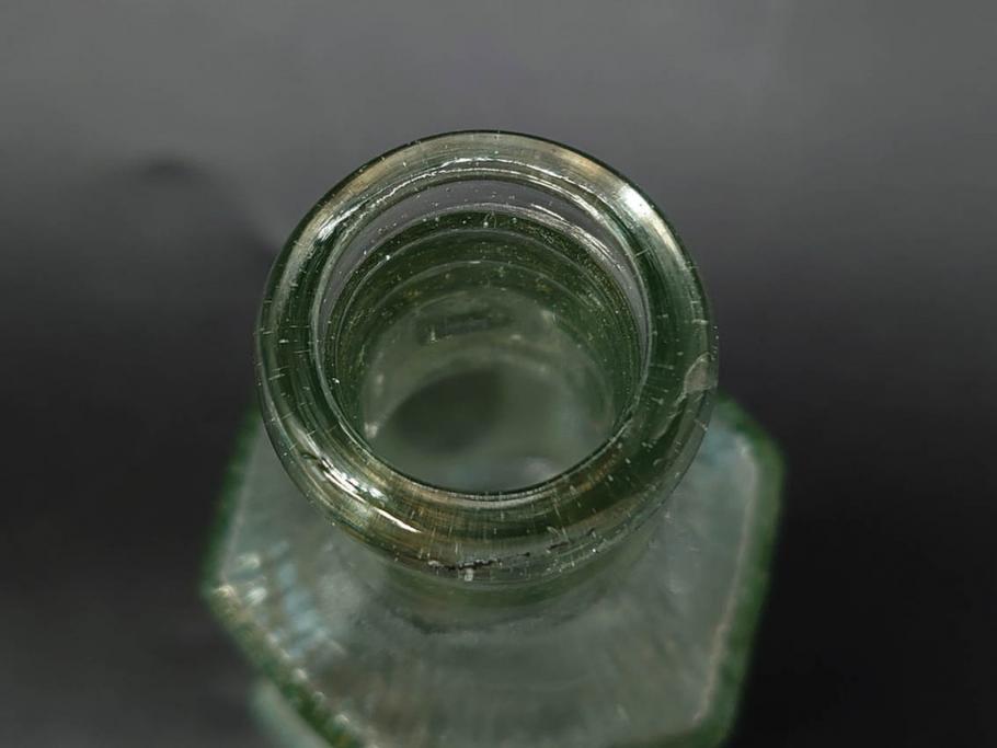 昭和初期　プレスガラス　上品なデザインが魅力のガラス瓶5点セット(バーマカレー、醤油瓶、調味料入れ、硝子)(R-082897)