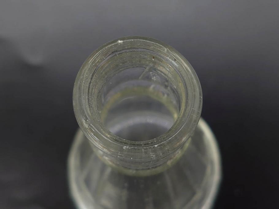昭和初期　プレスガラス　上品なデザインが魅力のガラス瓶5点セット(バーマカレー、醤油瓶、調味料入れ、硝子)(R-082897)
